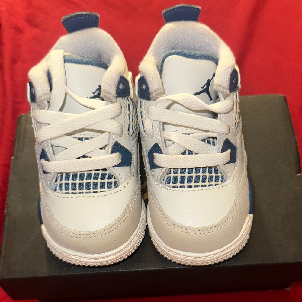 Kids White and Navy Basketball Sneaker BRAND NEW